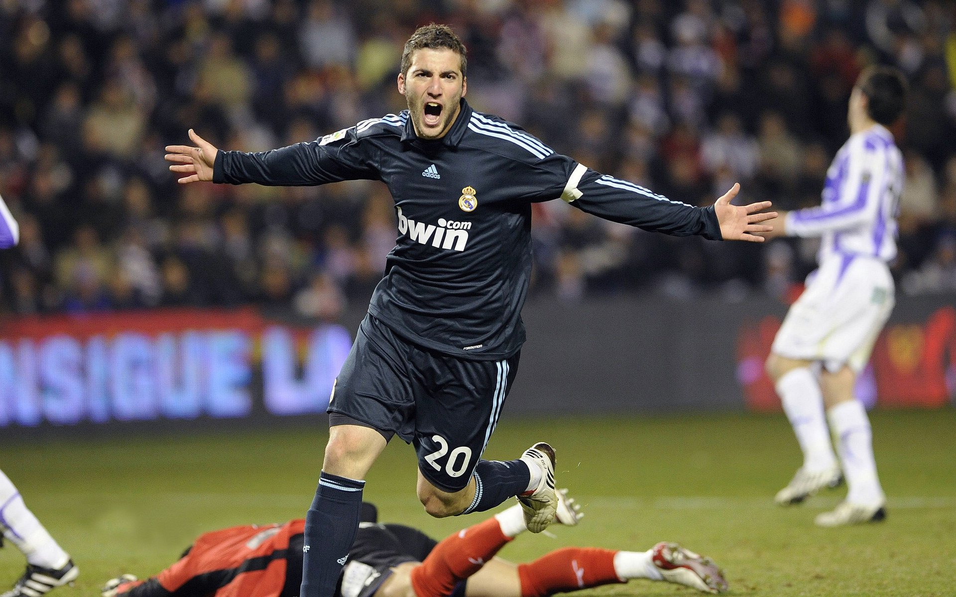 年度焦点之战之夜,奥斯梅恩硬仗之王