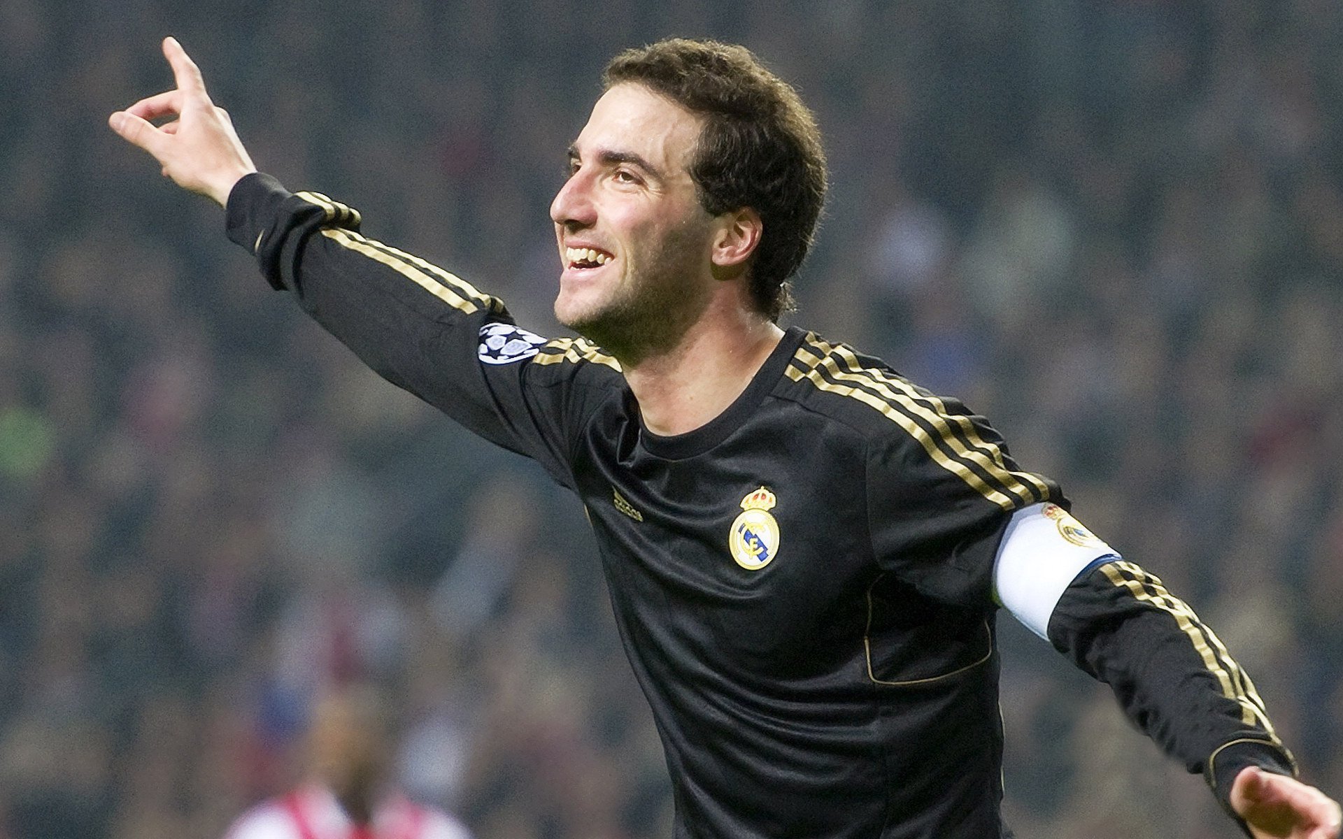 跨界称王，当米切尔的赛道统治力横扫黄蜂，F1年度争冠迎来新王接管