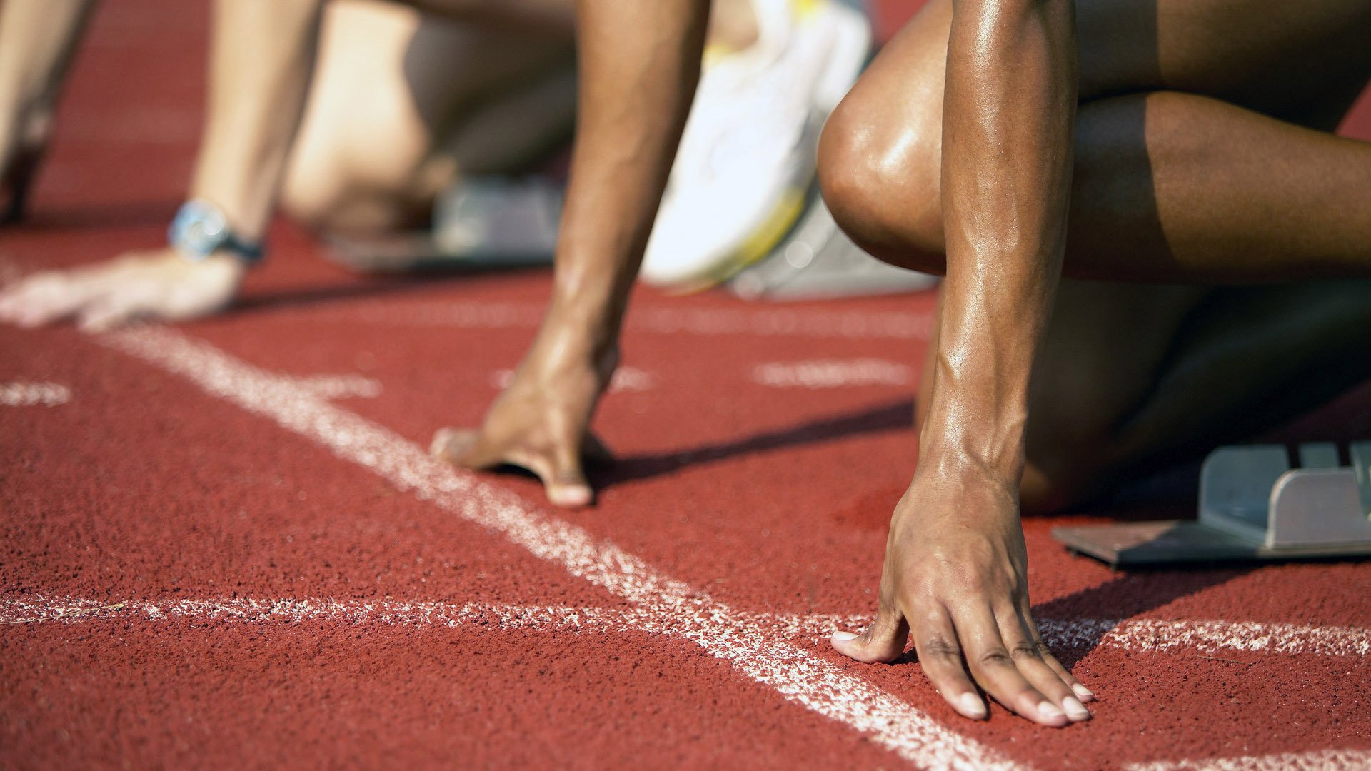 赛道上的广厦封锁,当字母哥在F1争冠战中接管比赛